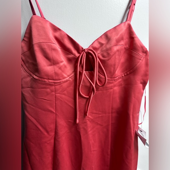 Coral midi satin dress with slit - Picture 4 of 6